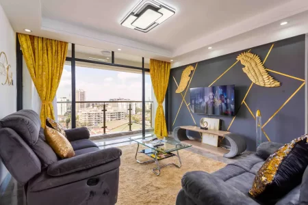 City skyline views w/ king bed/ gym/ free parking